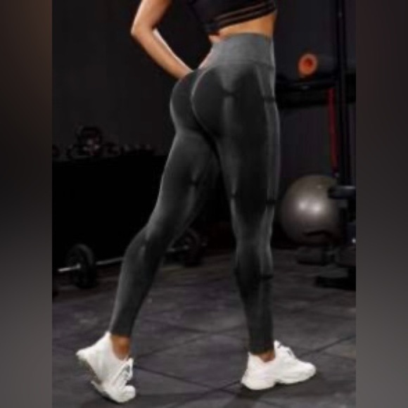 SHEIN Pants - Shein Seamless Wide Waistband Sports Leggings
Black / 8/10(L)